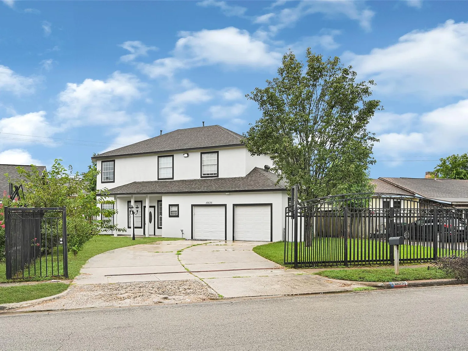 4 bed, 2.5 bath, 3273 sqft, $3,125 — Photo 1
