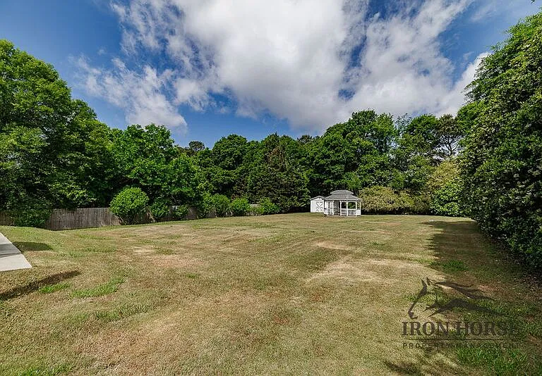 379 Beech Hollow Trl — Photo 29
