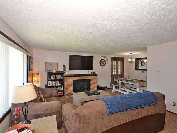 2nd image of 2226 W Francis Ave