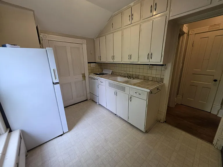 622 Hudson St — Photo 6