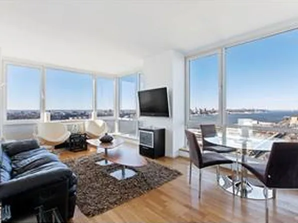 635 W 42nd St APT 7N, New York, NY 10036