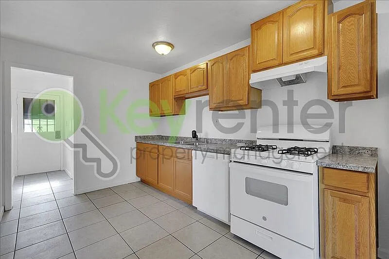 2 bed, 1.0 bath, 780 sqft, $1,600 — Photo 1