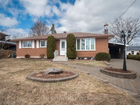 395 Chamberlain St, Pembroke, ON K8A 2N3