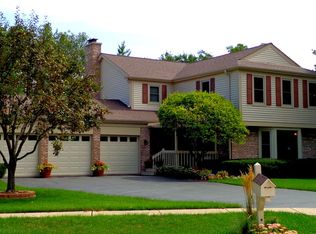 601 Lexington Ct, Mundelein, IL 60060