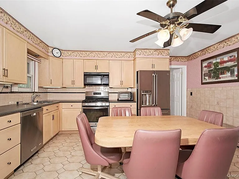 28 Beechwood Ave — Photo 8