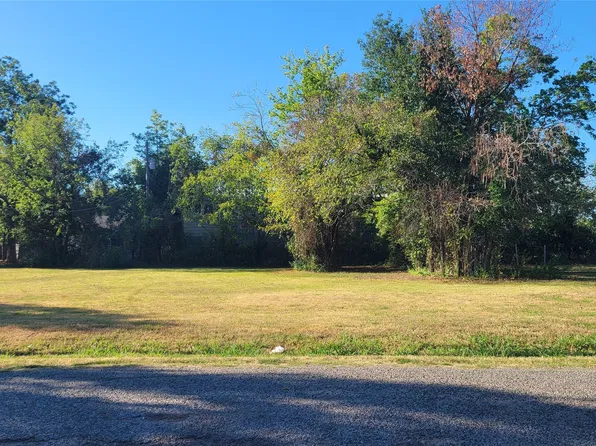 1903 Sycamore St, Commerce, TX 75428