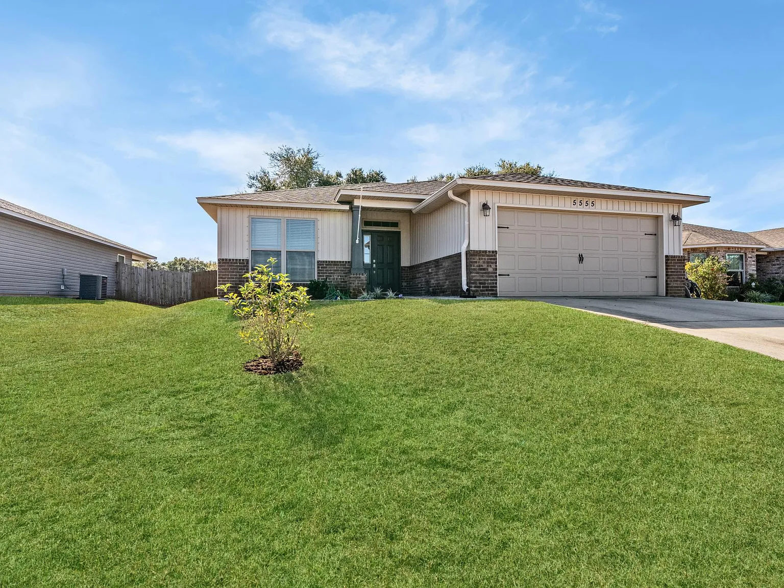3 bed, 1855 sqft, $1,900 — Photo 2