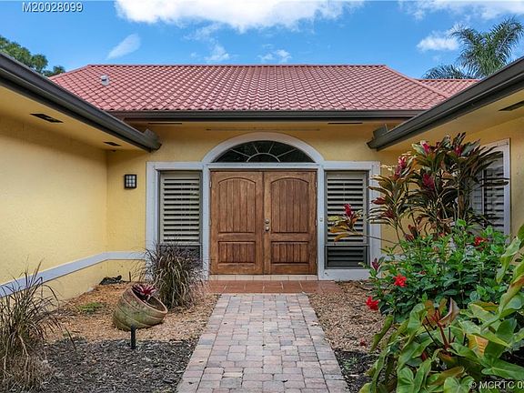 3rd image of 1303 SW Troon Cir