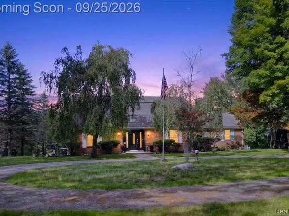 7850 Rattalee Lake Rd, Clarkston, MI 48348