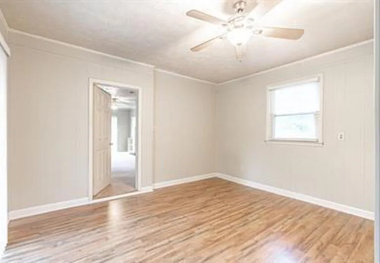 205 N Glover St — Photo 9