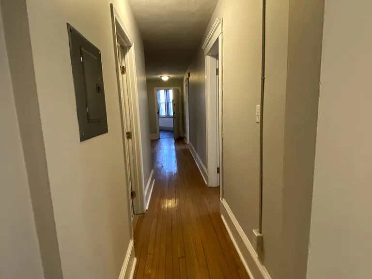 142 Chiswick Rd — Photo 6
