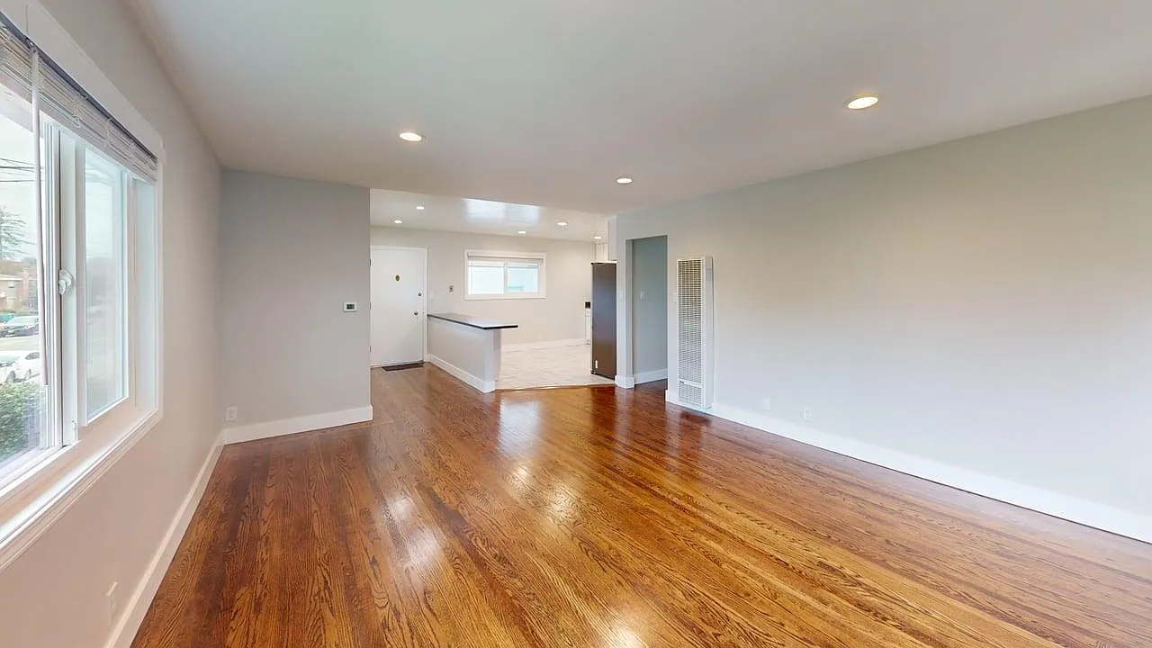 3 bed, 1185 sqft, $3,295 — Photo 4