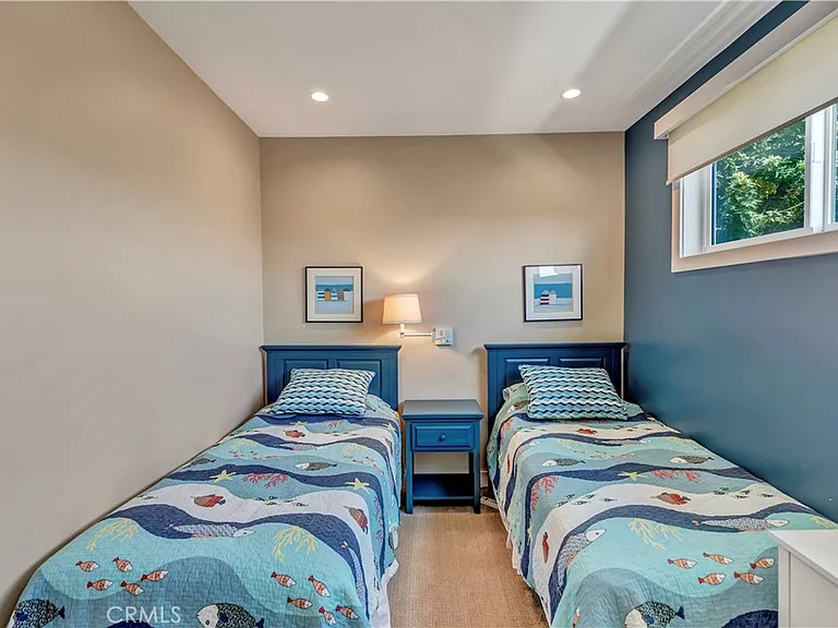 714 Cliff Dr — Photo 23