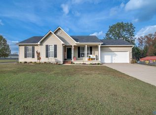 71 McGovern Rd, Hartselle, AL 35640