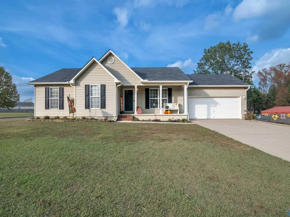 71 McGovern Rd, Hartselle, AL 35640