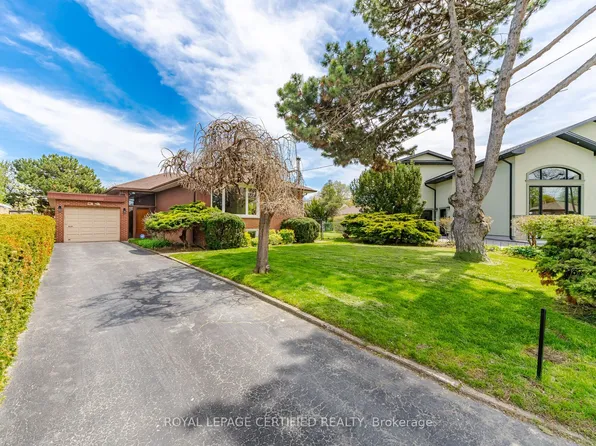 34 Warbeck Pl, Toronto, ON M9R 3C3