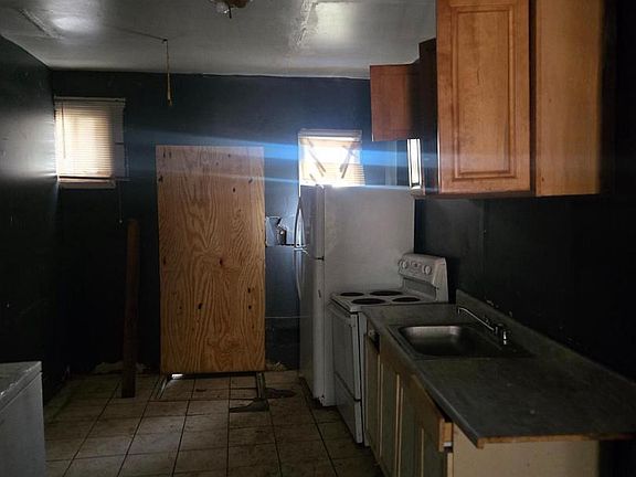 3rd image of 5105 Funston St