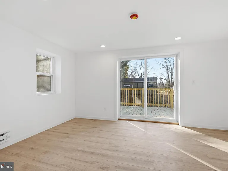 937 High St — Photo 2