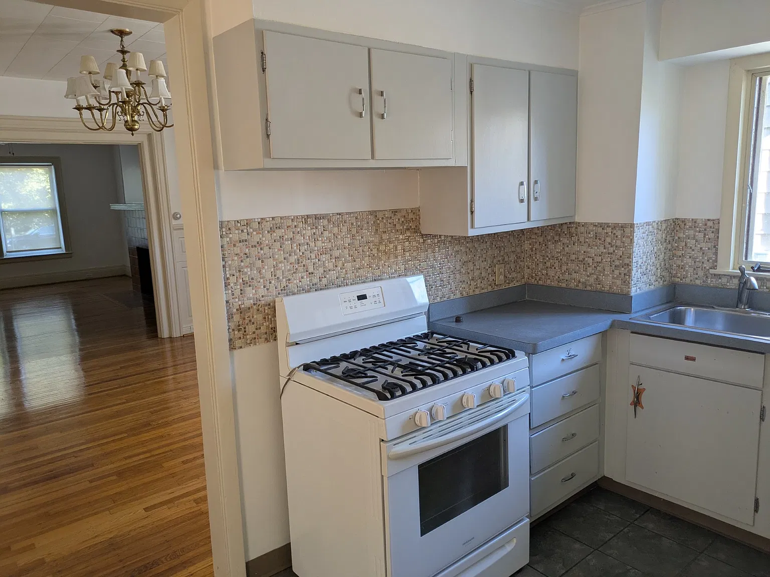 3 bed, 1350 sqft, $1,795 — Photo 4