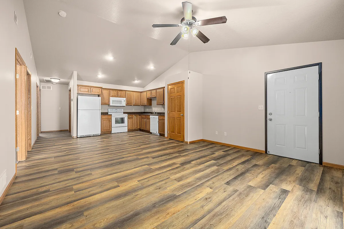 Building Photo - 203 E 5th St #202