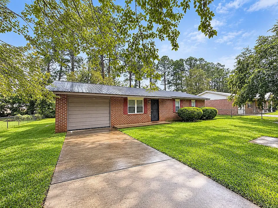 1430 Shanna Dr