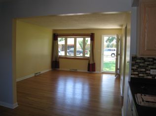 256 E Wrightwood Ave, Addison, IL 60101