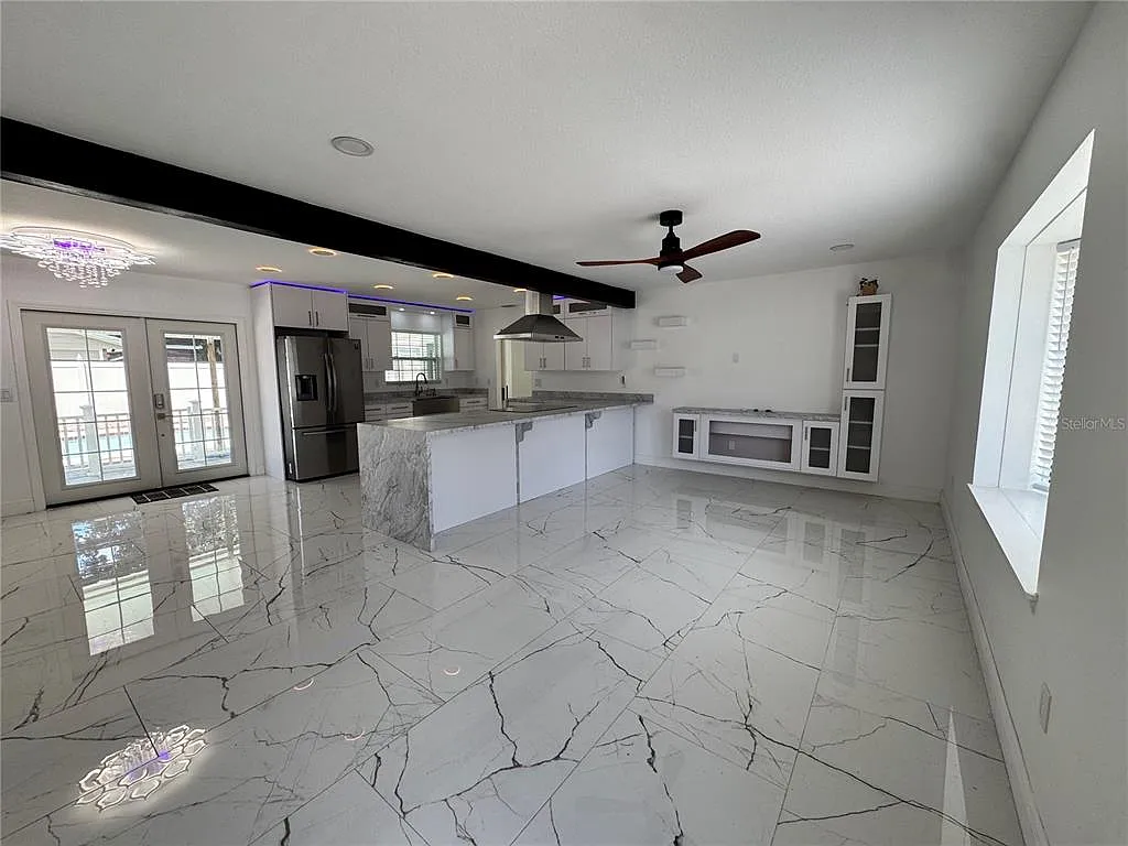 5 bed, 2.5 bath, 2164 sqft, $2,900 — Photo 4
