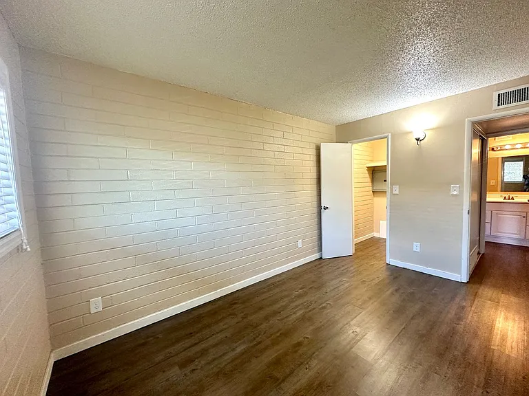 Bel Air Apartments — Photo 23