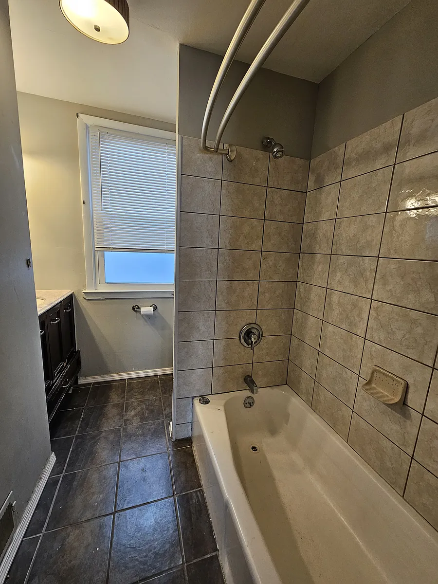 Building Photo - 126 Hobart St #1A