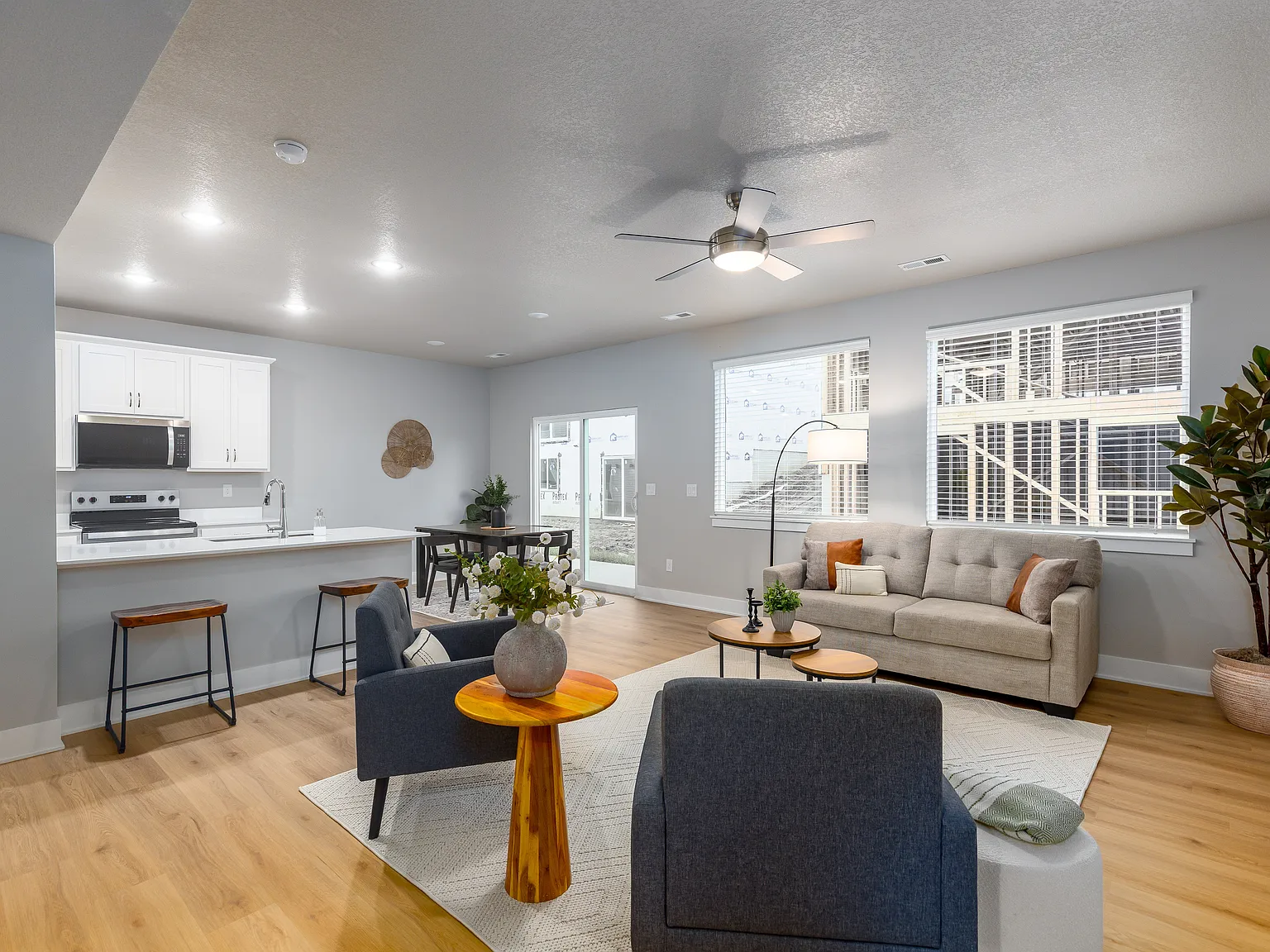 4 bed, 2.5 bath, 1708 sqft, $2,740 — Photo 3