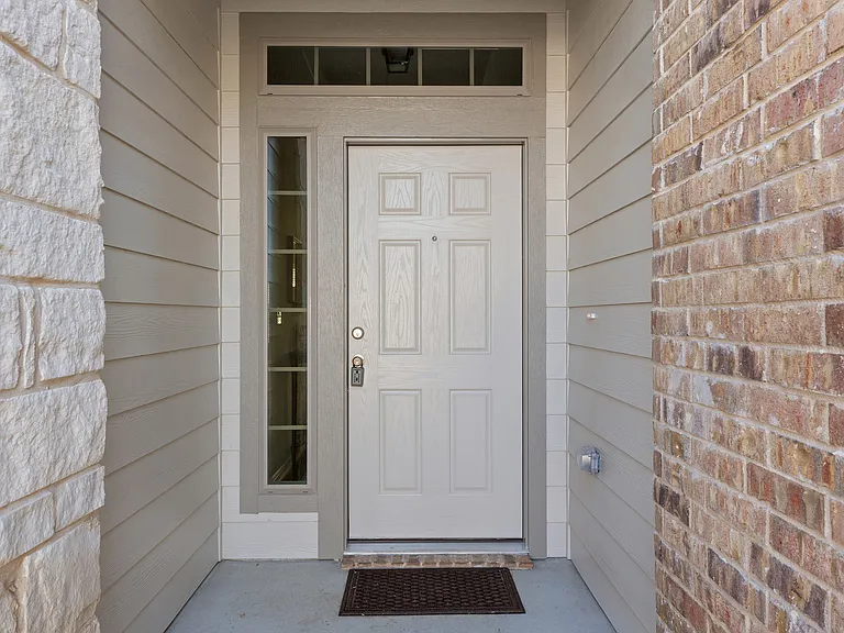 619 Parkfield Ln — Photo 4