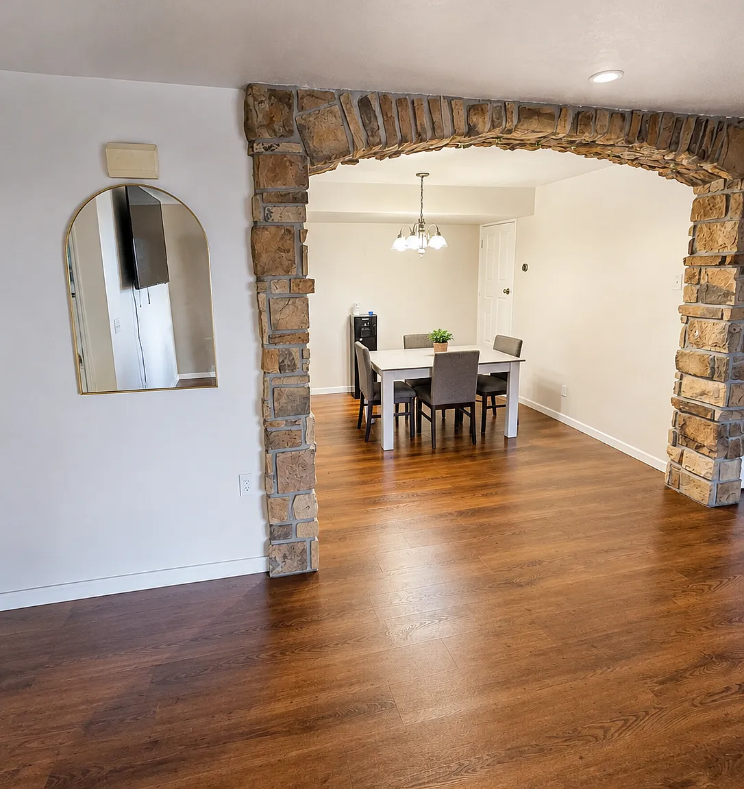 3 bed, 2.0 bath, 1201 sqft, $1,850 — Photo 3