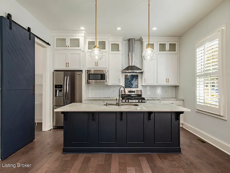 9409 Civic Way — Photo 5