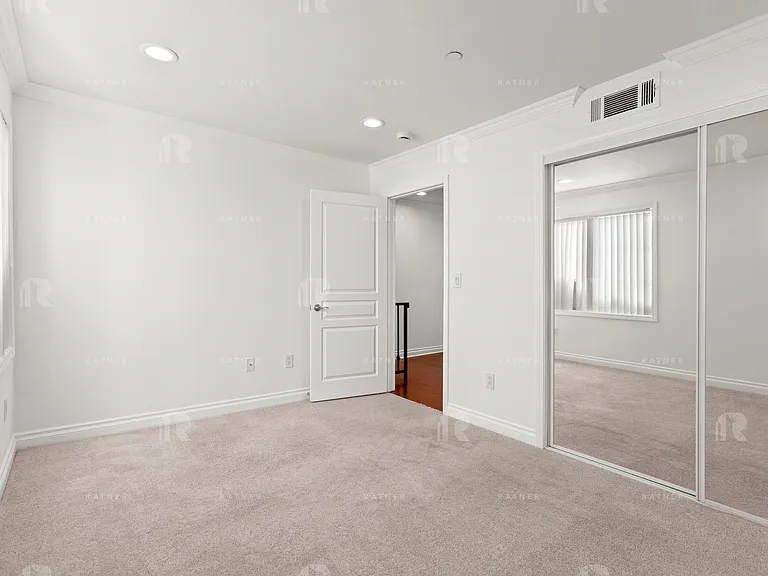 5056 Laurel Canyon Blvd — Photo 10