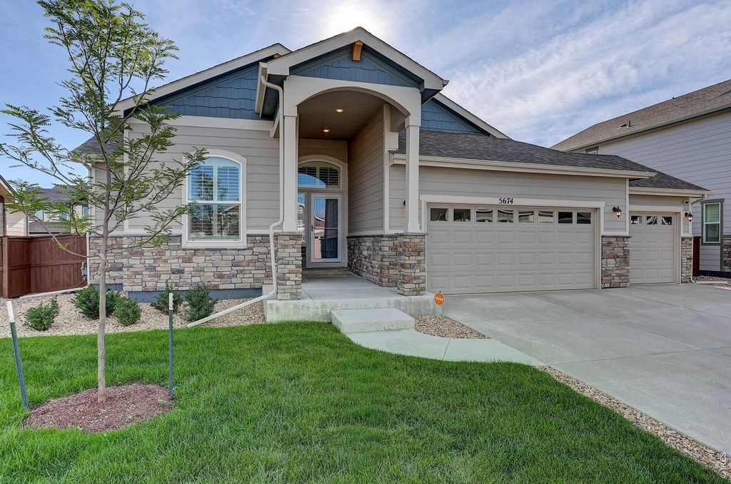5674 Ault Dr