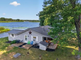 9582 N Shore Dr, Evart, MI 49631