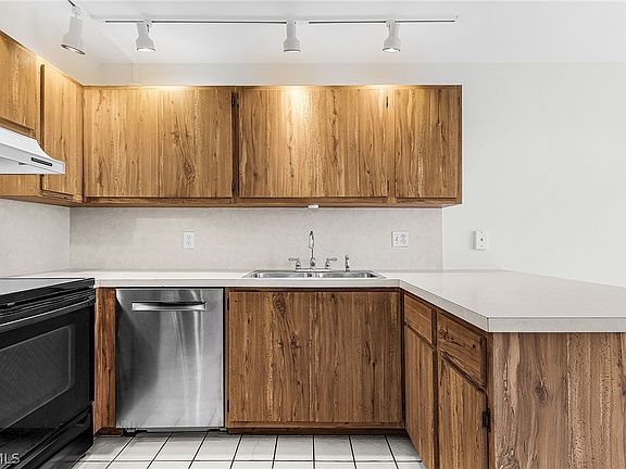 5th image of 5590 Woodrose Ct APT 4