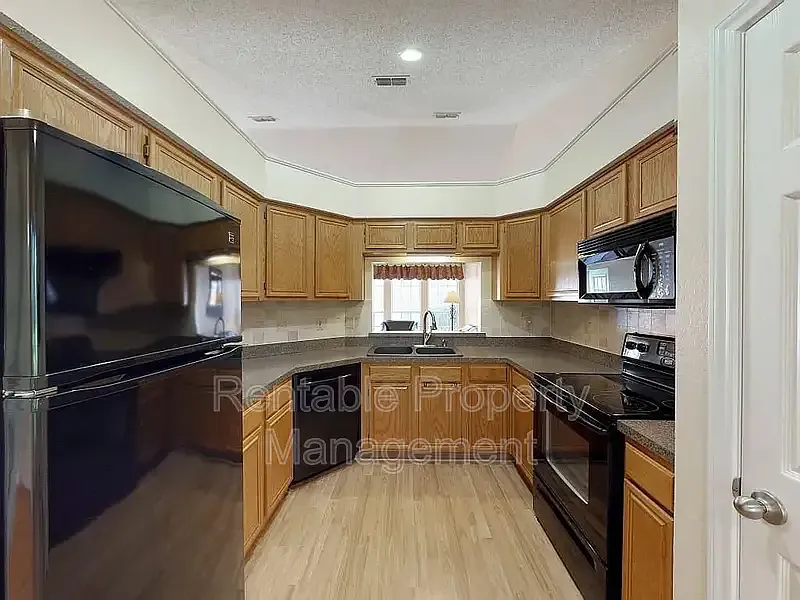 3 bed, 2.0 bath, 1459 sqft, $2,500 — Photo 4