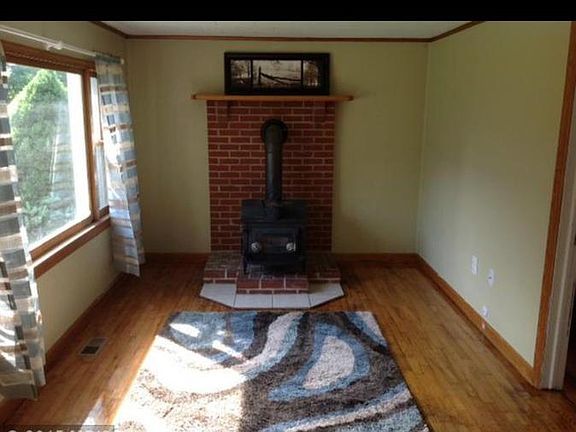 4th image of 115 Hammond St
