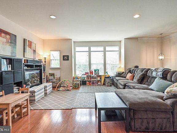 5th image of 2955 Chesham St