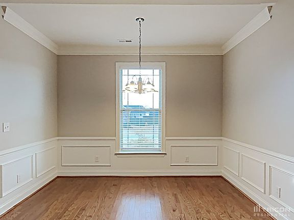 3rd image of 1021 Blythwood Dr
