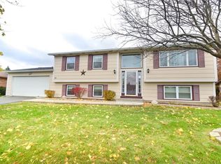 33 Groveview Cir, Rochester, NY 14612