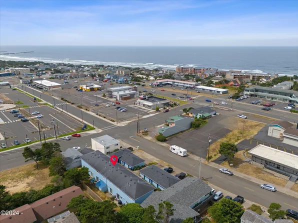 637 SW 9th St, Newport, OR 97365