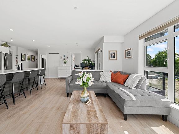 3rd image of 1519 Crown St #307