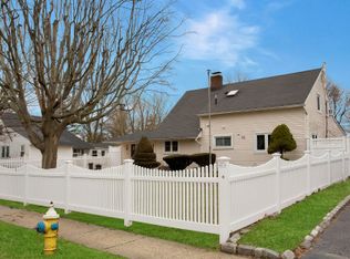 55 Bloomingdale Rd, Levittown, NY 11756