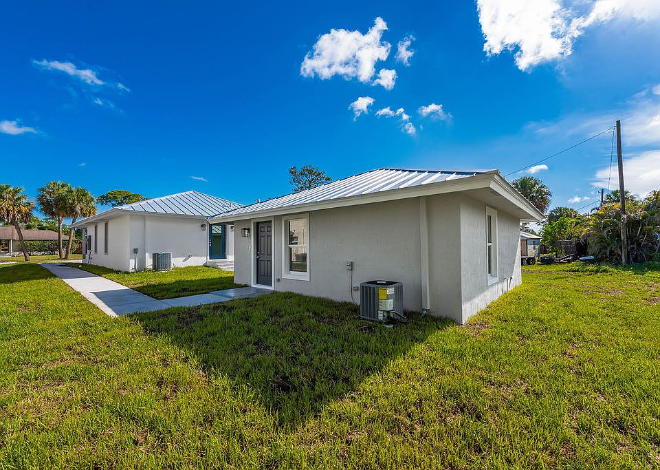 1st image of 3018 SE Iris St #2