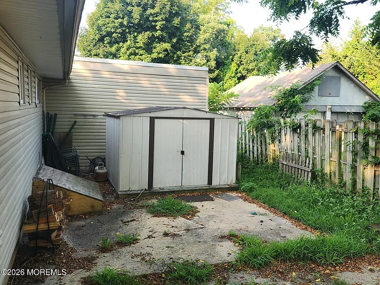 175 W Sylvania Ave — Photo 16