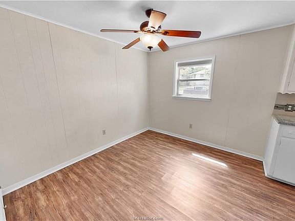 4th image of 205 Redmond Dr