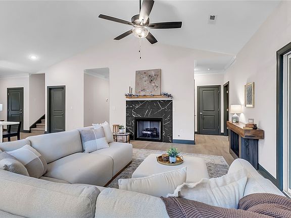 4th image of 26 Fisher Jenkins Rd