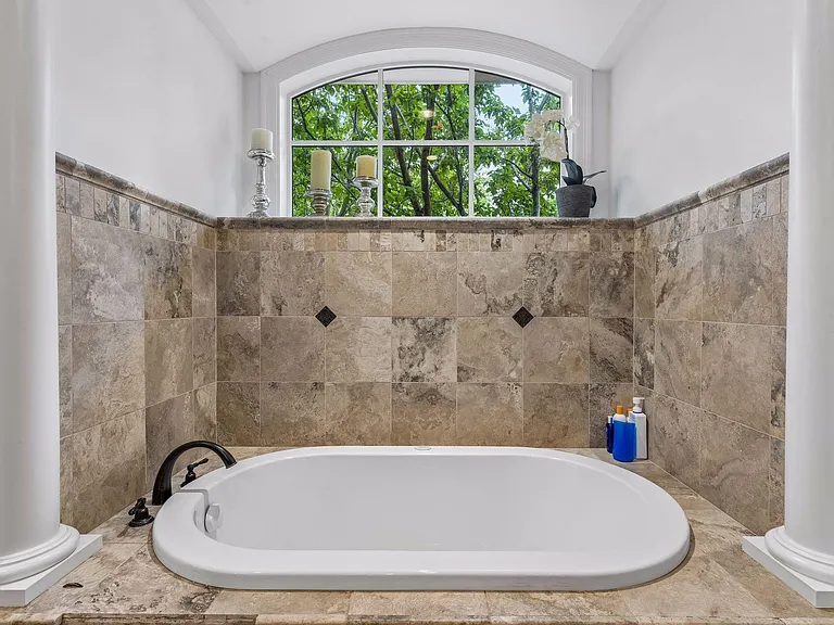 15700 Portico Dr — Photo 30
